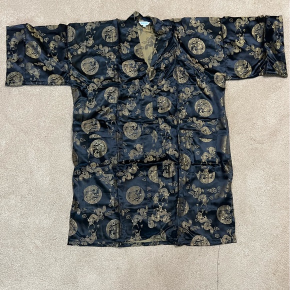 Short Asian Kung Fu Robe - Picture 1 of 3